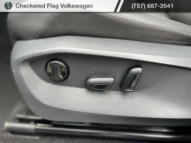 Used 2023 Volkswagen Tiguan SE R-Line FWD image 23
