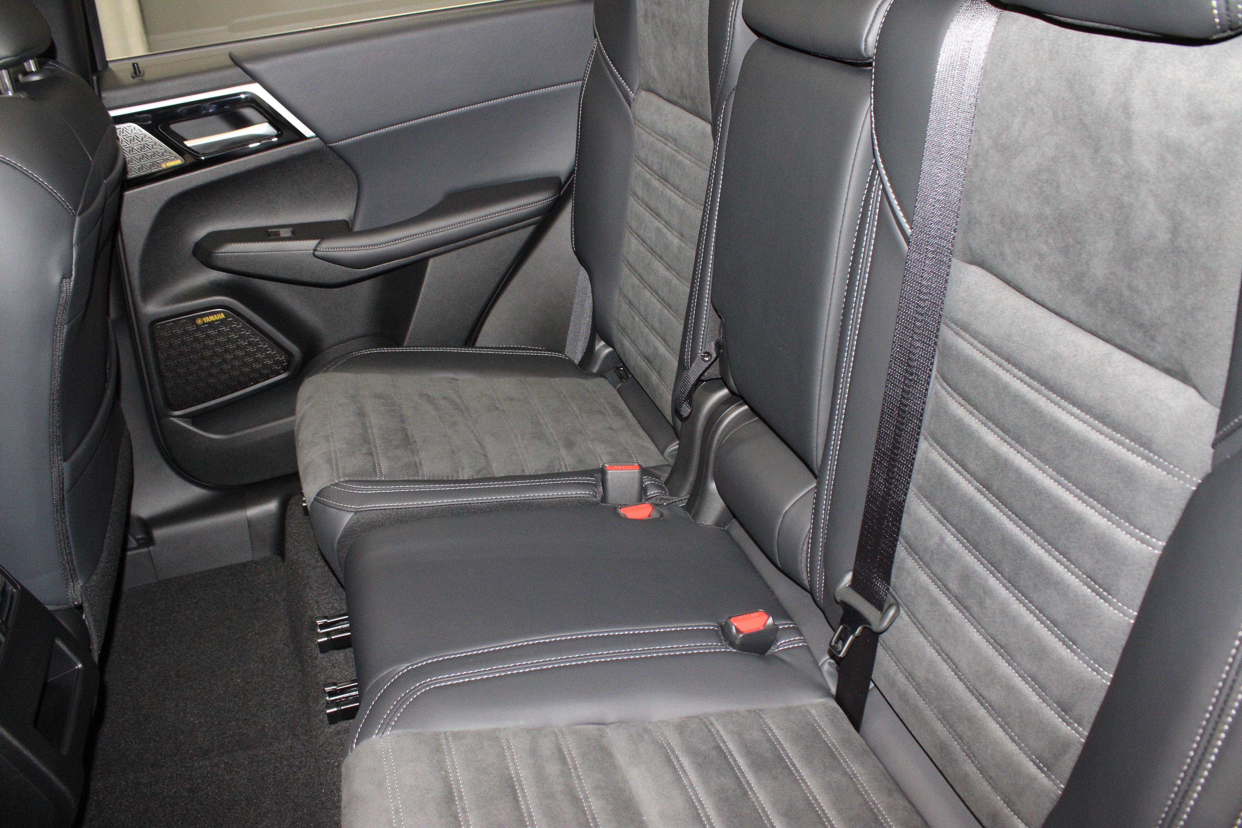 New 2025 Mitsubishi Outlander SE image 15