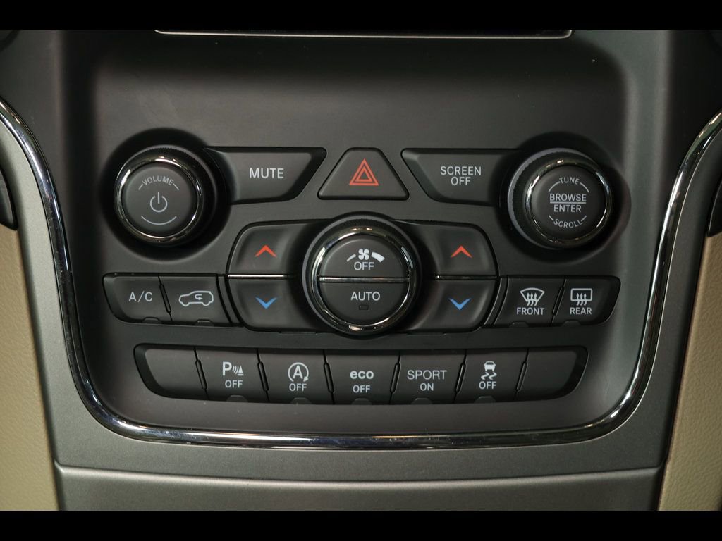 Used 2021 Jeep Grand Cherokee Laredo image 13