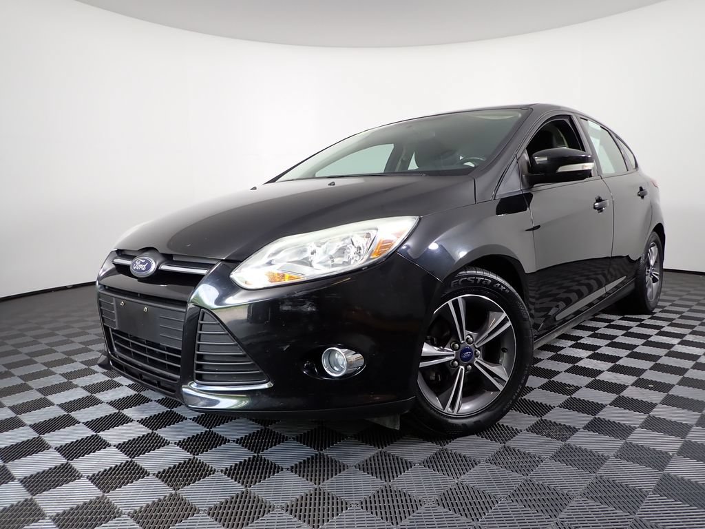 Used 2014 Ford Focus SE w/ SE Sport Package FWD image 2