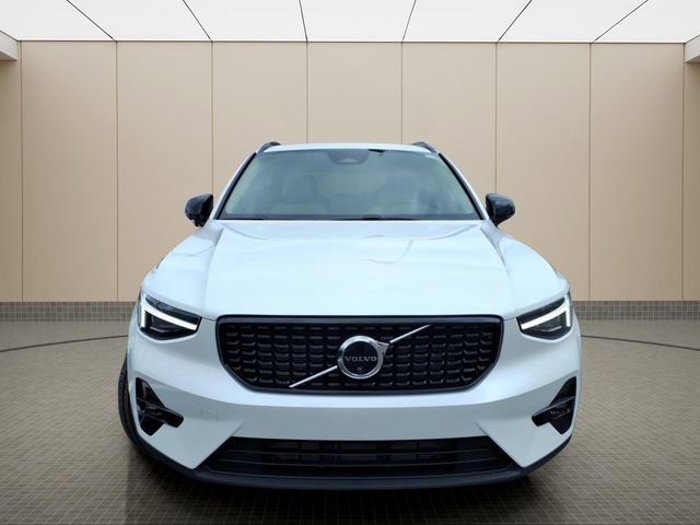 New 2026 Volvo XC40 B5 Plus w/ Protection Package Premier image 4