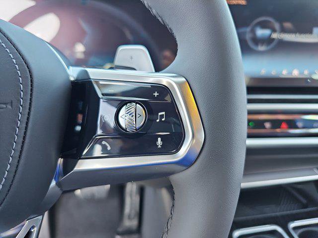 New 2025 BMW 750e xDrive image 19