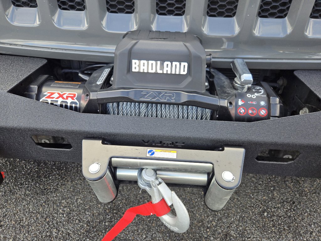 Used 2020 Jeep Wrangler Sport image 3