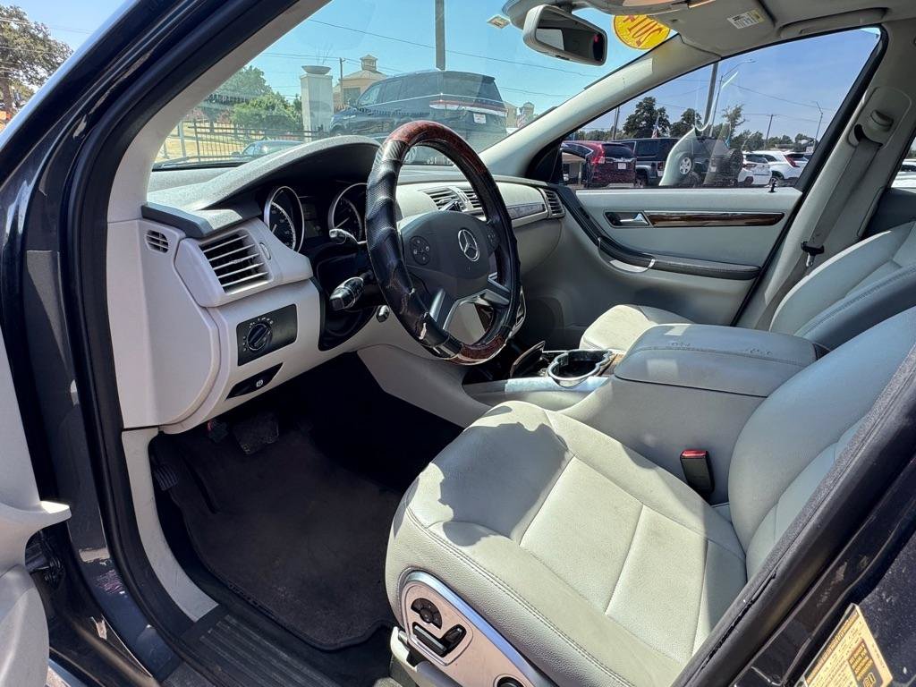 Used 2011 Mercedes-Benz R 350 4MATIC image 9