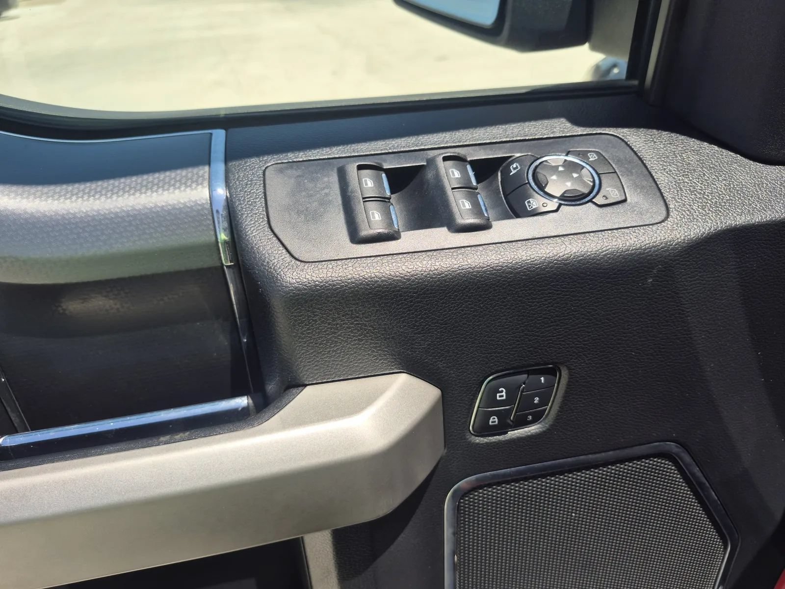 Used 2015 Ford F150 Lariat AWD/4WD image 16