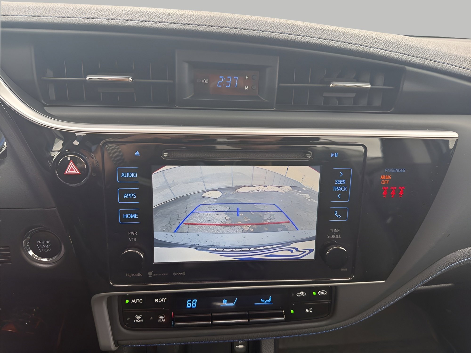 Used 2018 Toyota Corolla SE w/ SE Premium Package image 18