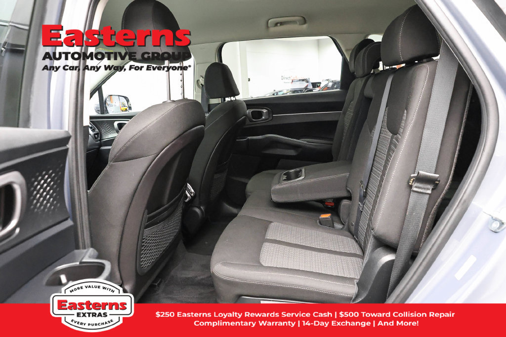 Used 2023 Kia Sorento LX AWD/4WD image 21