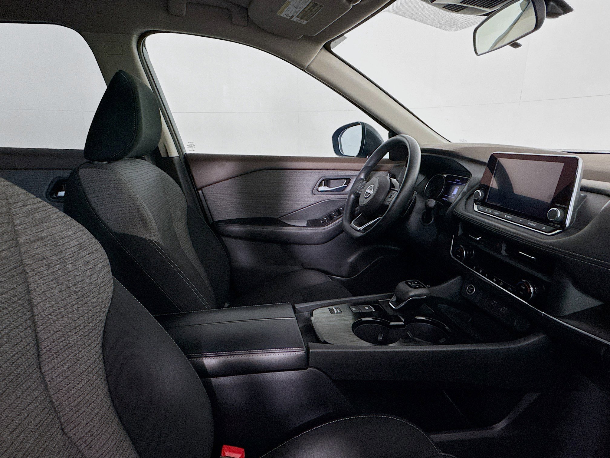 Used 2023 Nissan Rogue SV FWD image 48