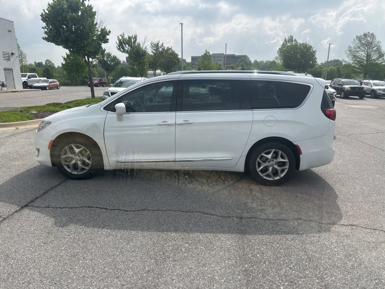 Used 2017 Chrysler Pacifica Touring-L Plus FWD image 8