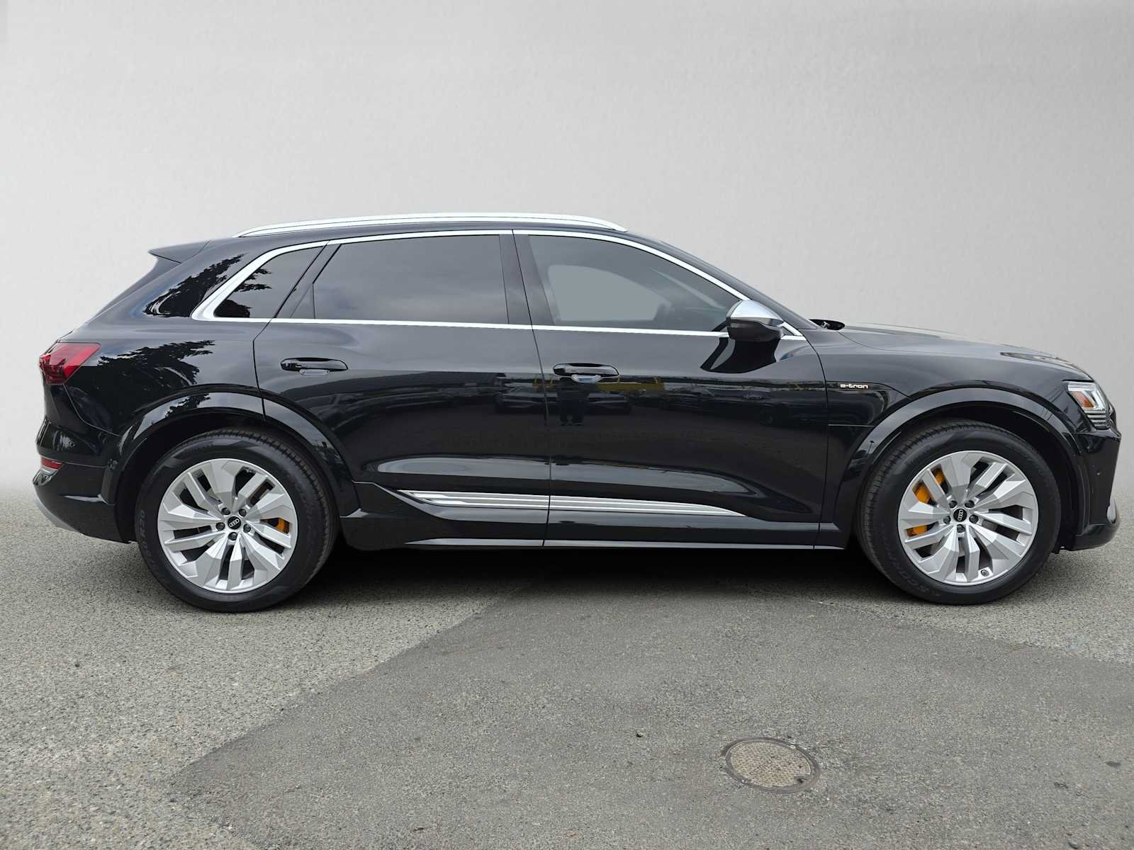 Used 2023 Audi e-tron S Premium Plus AWD/4WD image 2