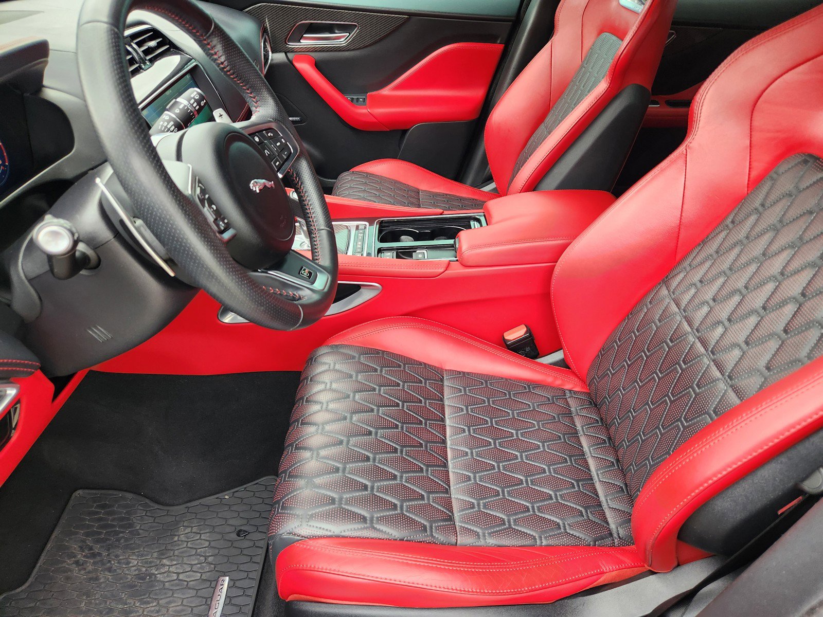 Used 2020 Jaguar F-PACE SVR image 11