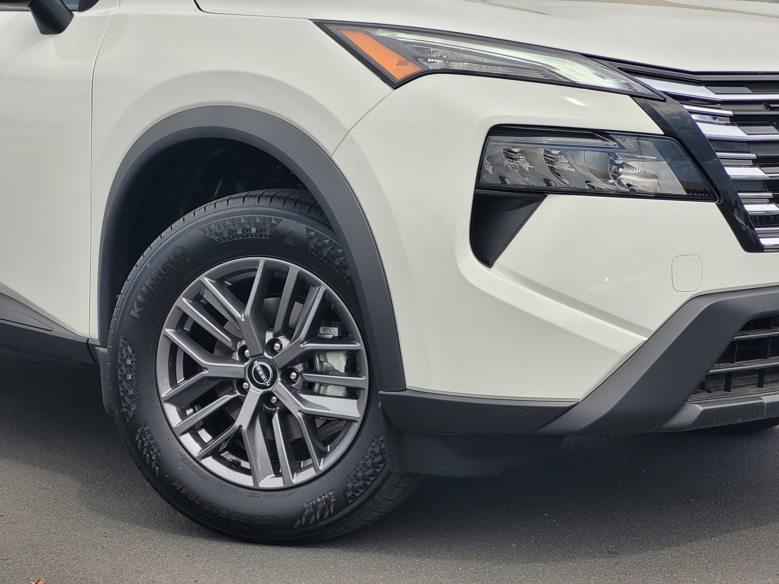 New 2025 Nissan Rogue S image 3