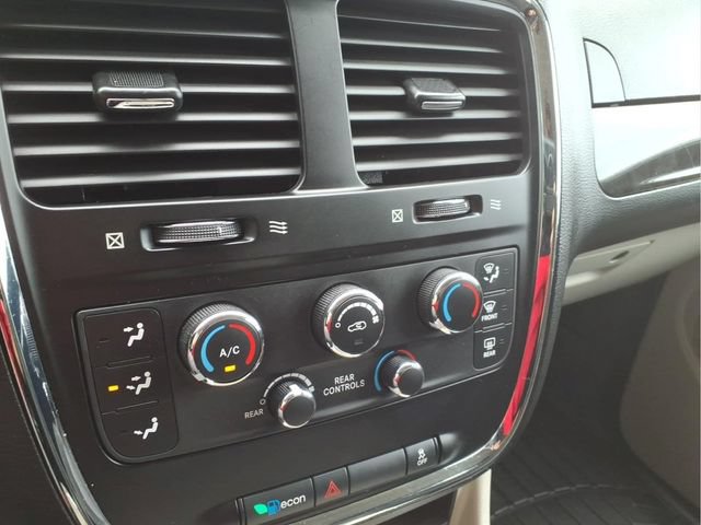 Used 2013 Dodge Grand Caravan SXT FWD image 19
