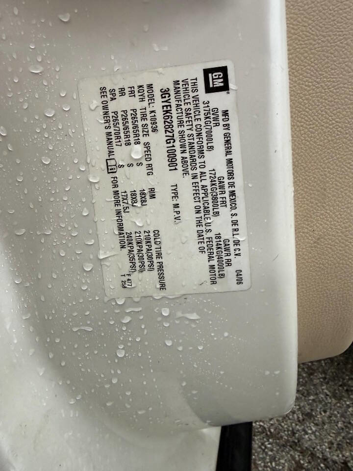 Used 2007 Cadillac Escalade EXT Base AWD 4dr Crew Cab SB w/ Climate Package image 24