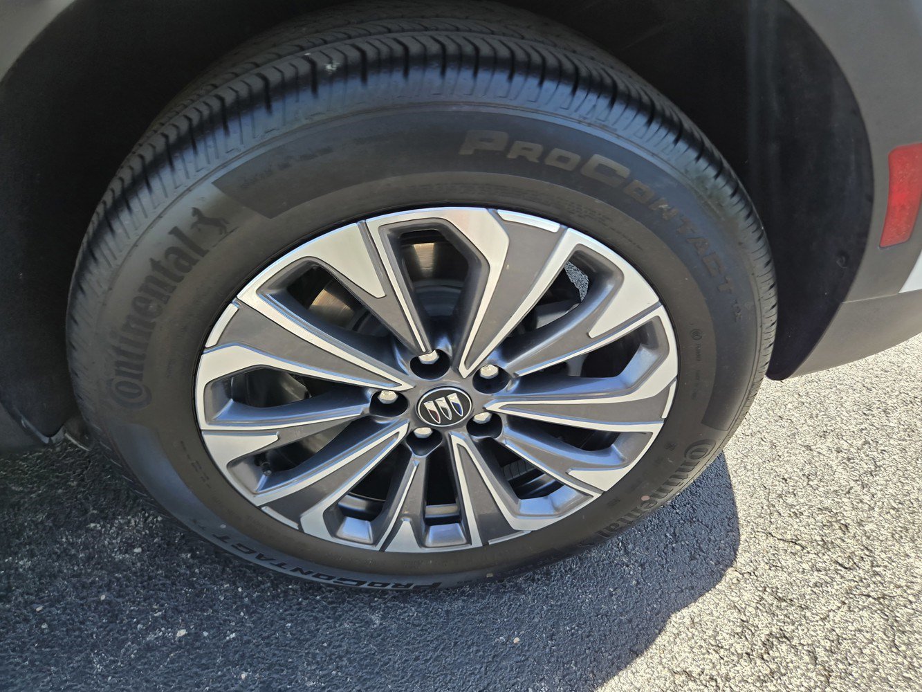 Certified 2025 Buick Envision Preferred AWD/4WD image 43