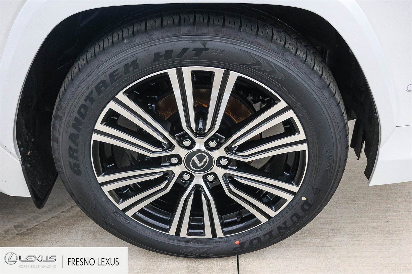 New 2026 Lexus LX 700h Luxury image 9