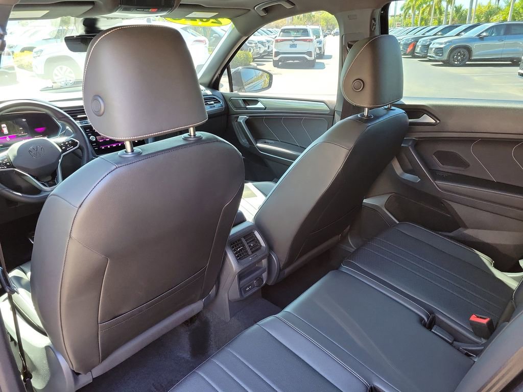 Used 2023 Volkswagen Tiguan SE R-Line image 11