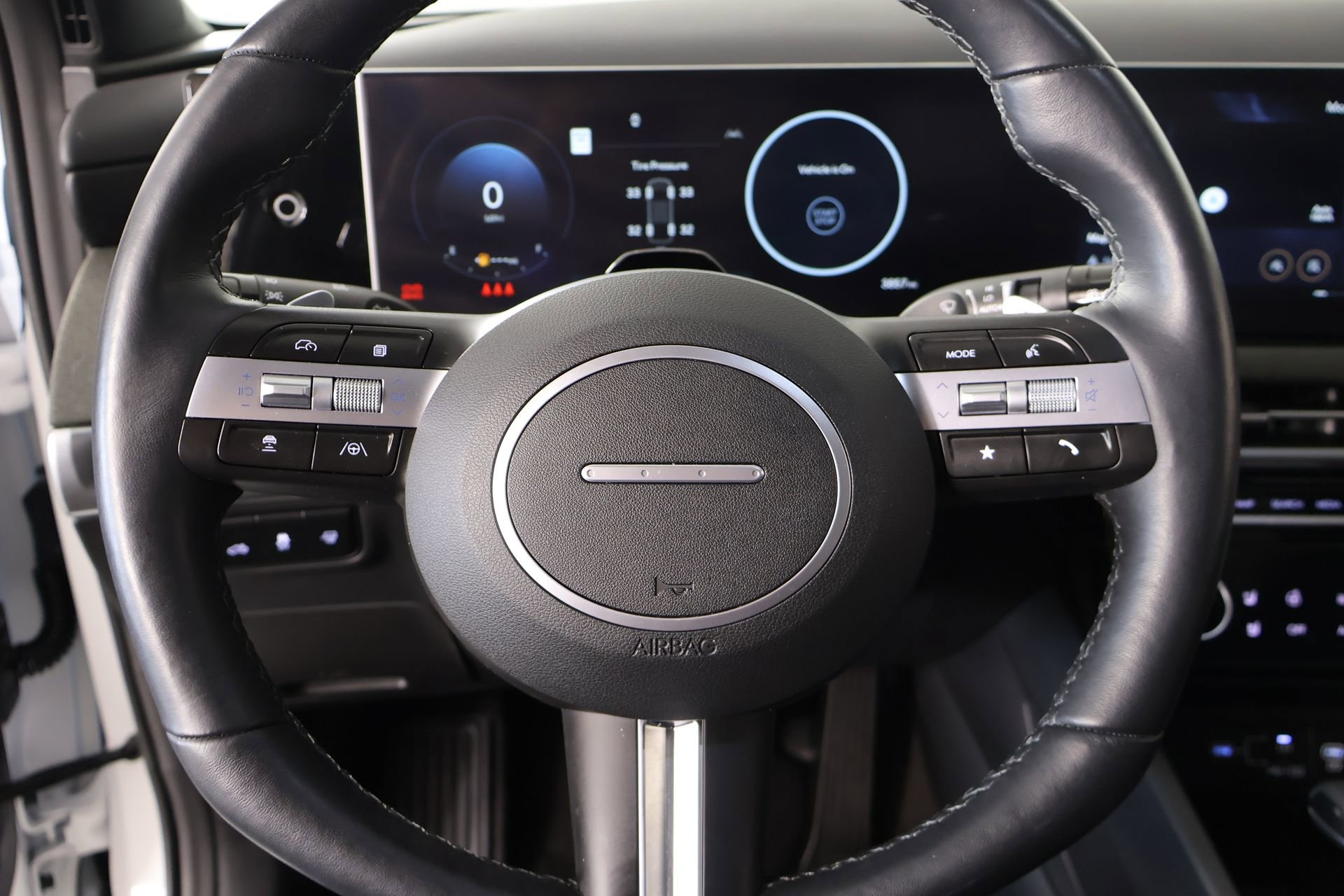 Certified 2025 Hyundai Santa Cruz Limited image 3