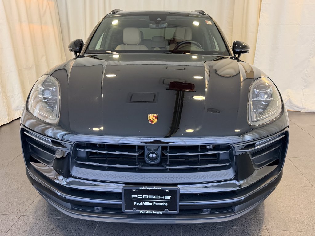 Certified 2024 Porsche Macan AWD/4WD image 6