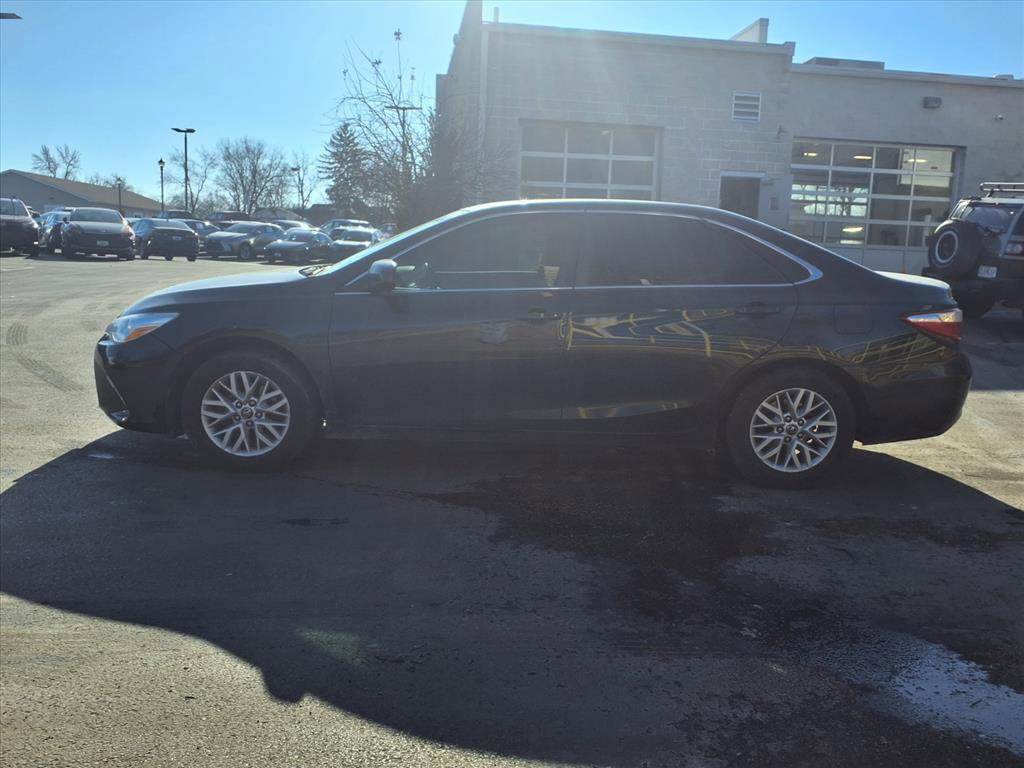 Used 2017 Toyota Camry LE image 30