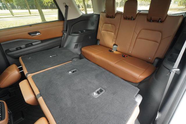 Used 2022 Nissan Pathfinder Platinum w/ Cargo Package image 33