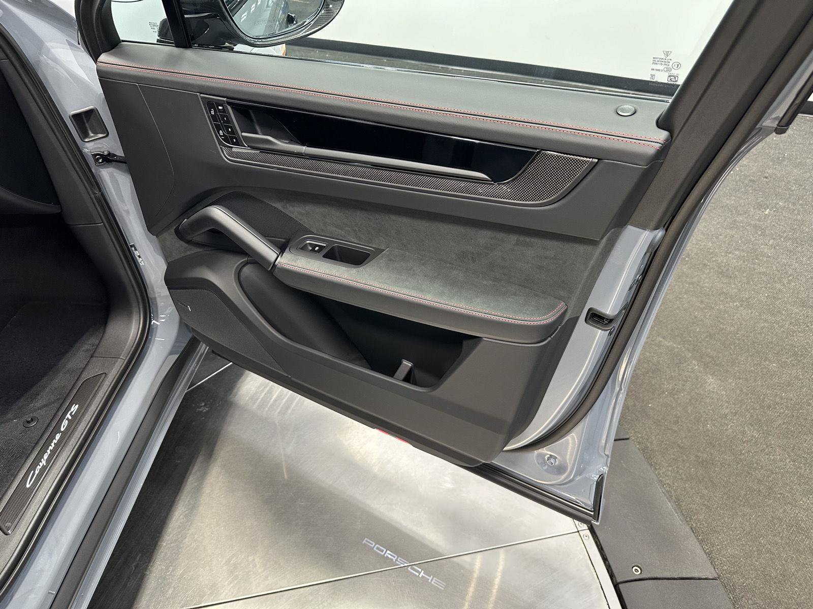 New 2026 Porsche Cayenne GTS AWD/4WD image 44