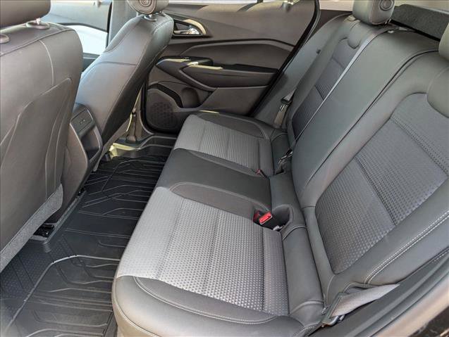 Used 2025 Chevrolet Trax LT FWD image 17