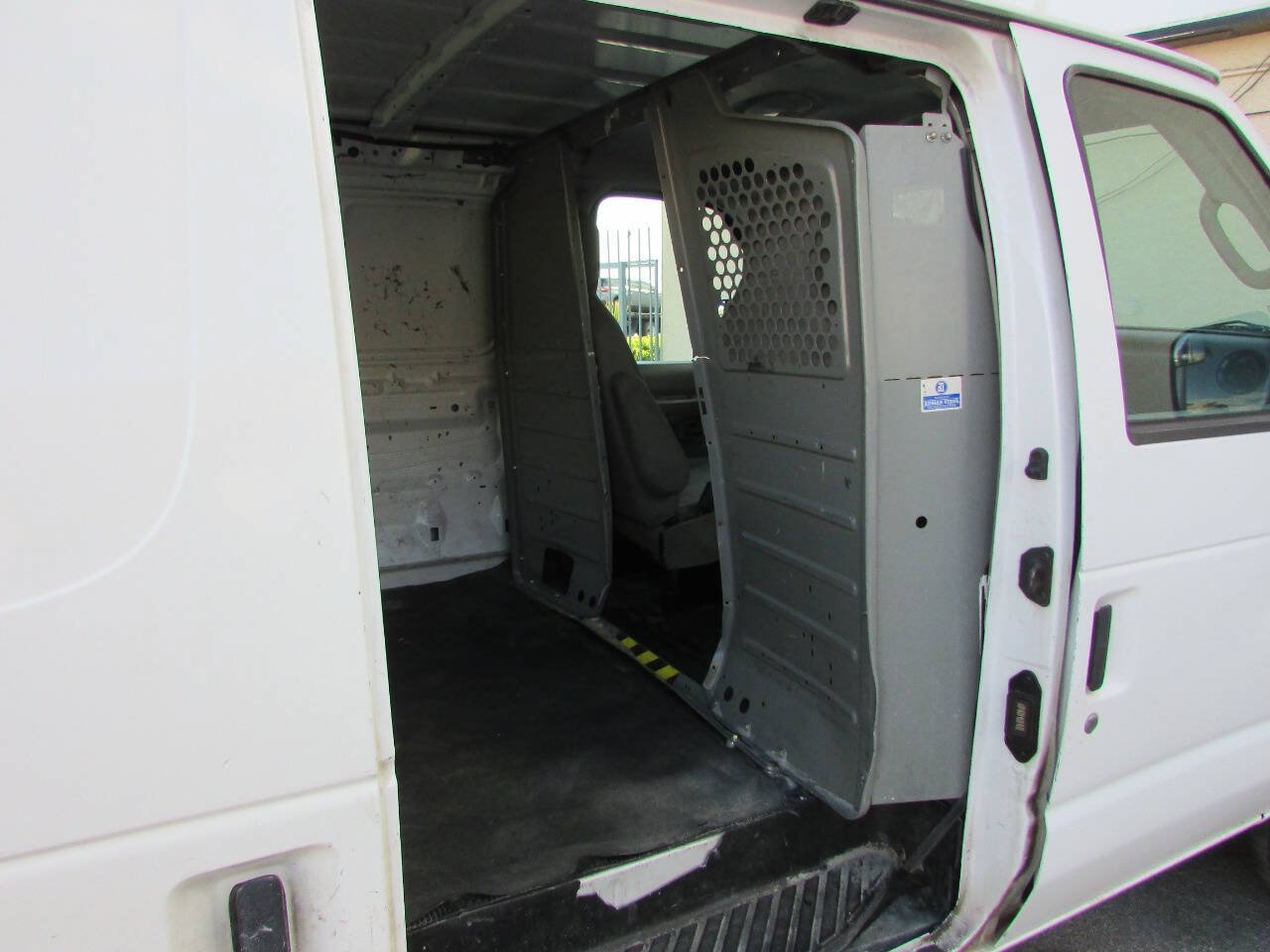 Used 2011 Ford E-150 and Econoline 150 w/ Commercial Cargo Van Pkg RWD image 18