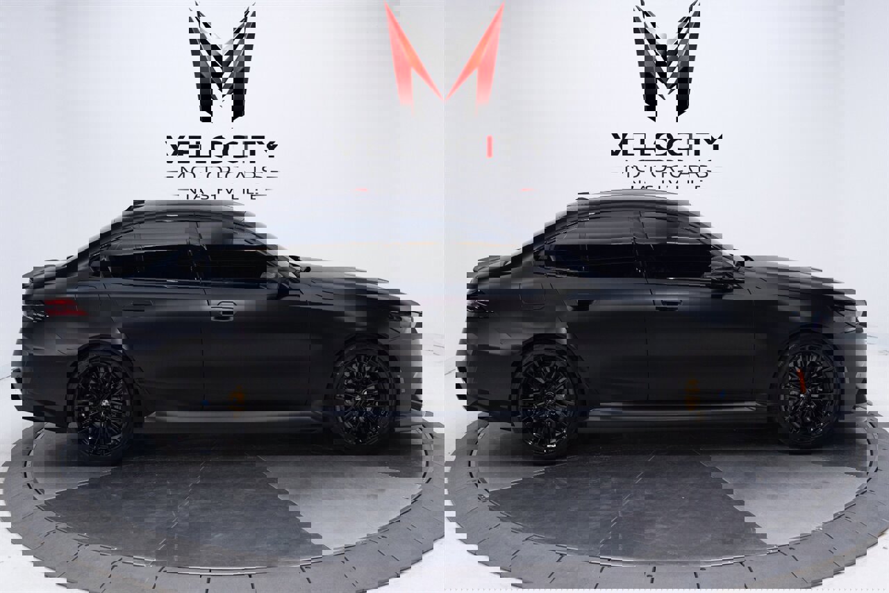 Used 2025 BMW M5 w/ Carbon Package image 13