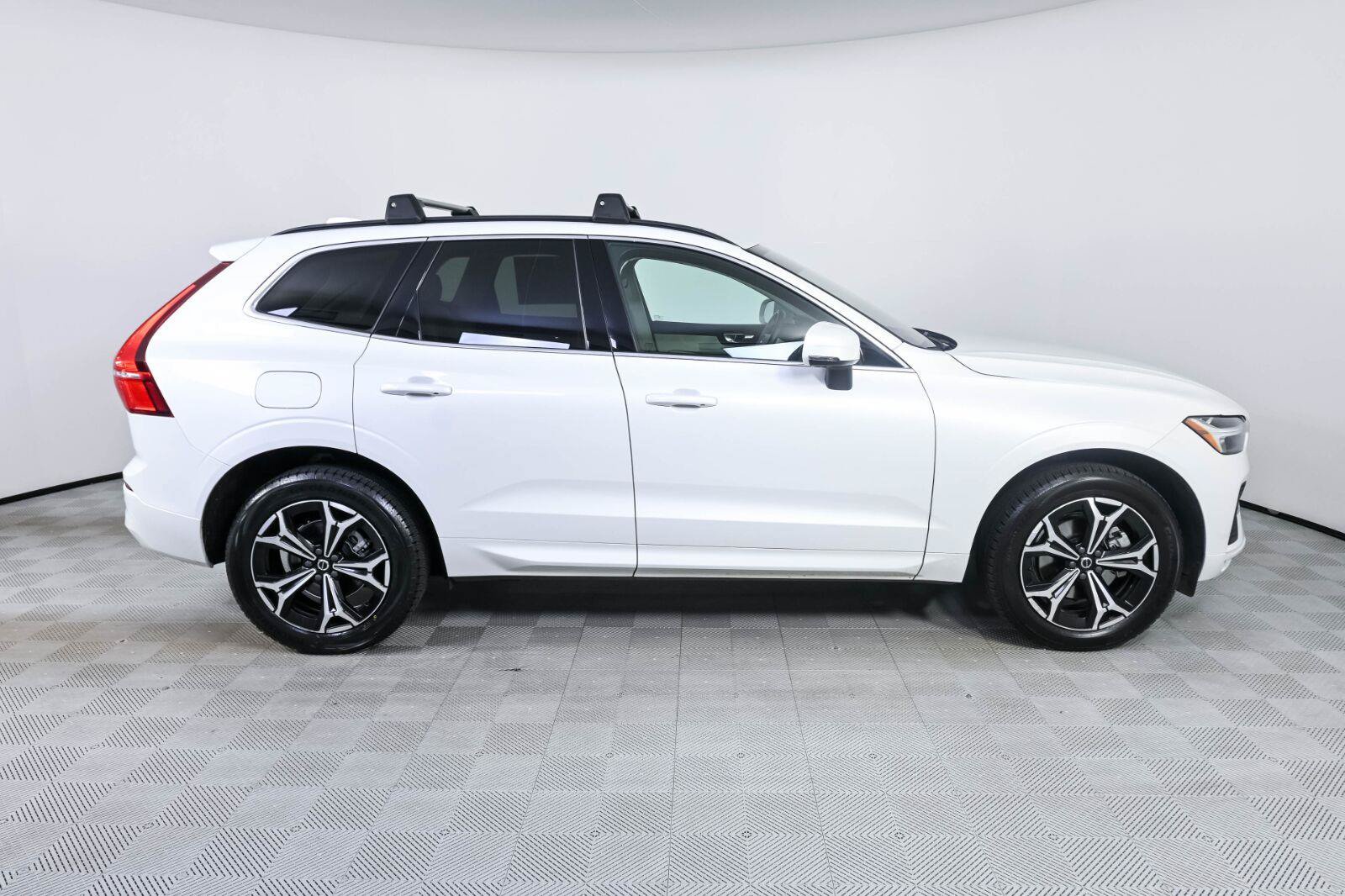 Certified 2022 Volvo XC60 B5 Momentum w/ Protection Package AWD/4WD image 24