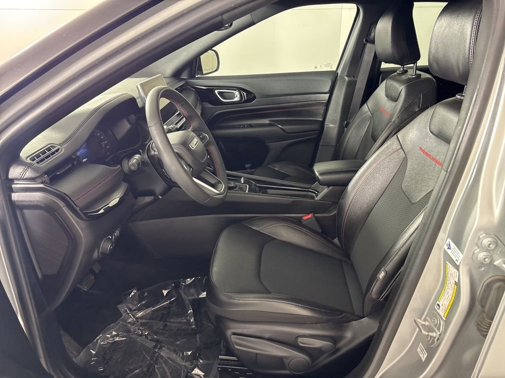 Used 2025 Jeep Compass Trailhawk AWD/4WD image 23
