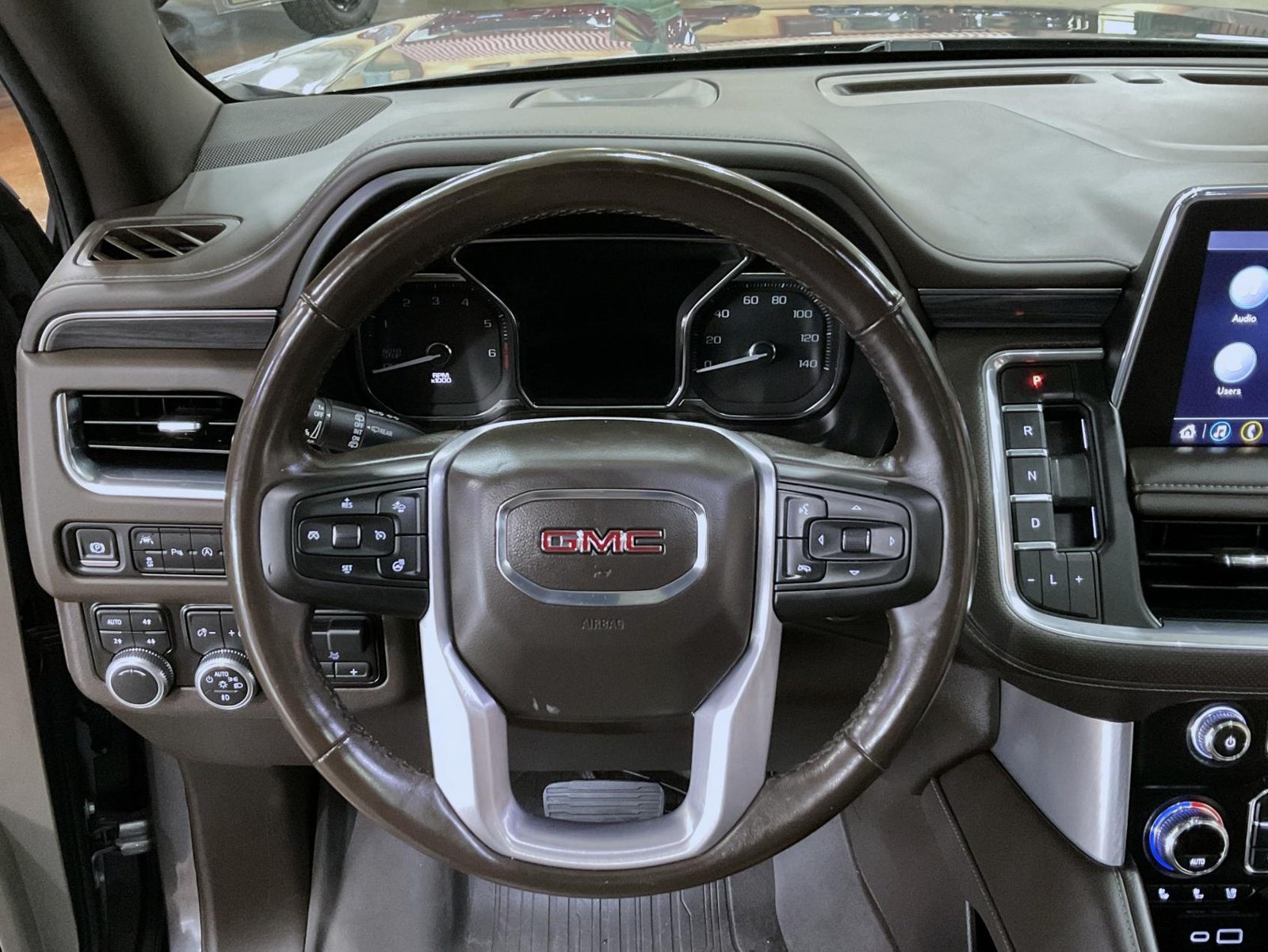 Certified 2021 GMC Yukon SLT w/ SLT Luxury Plus Package AWD/4WD image 11