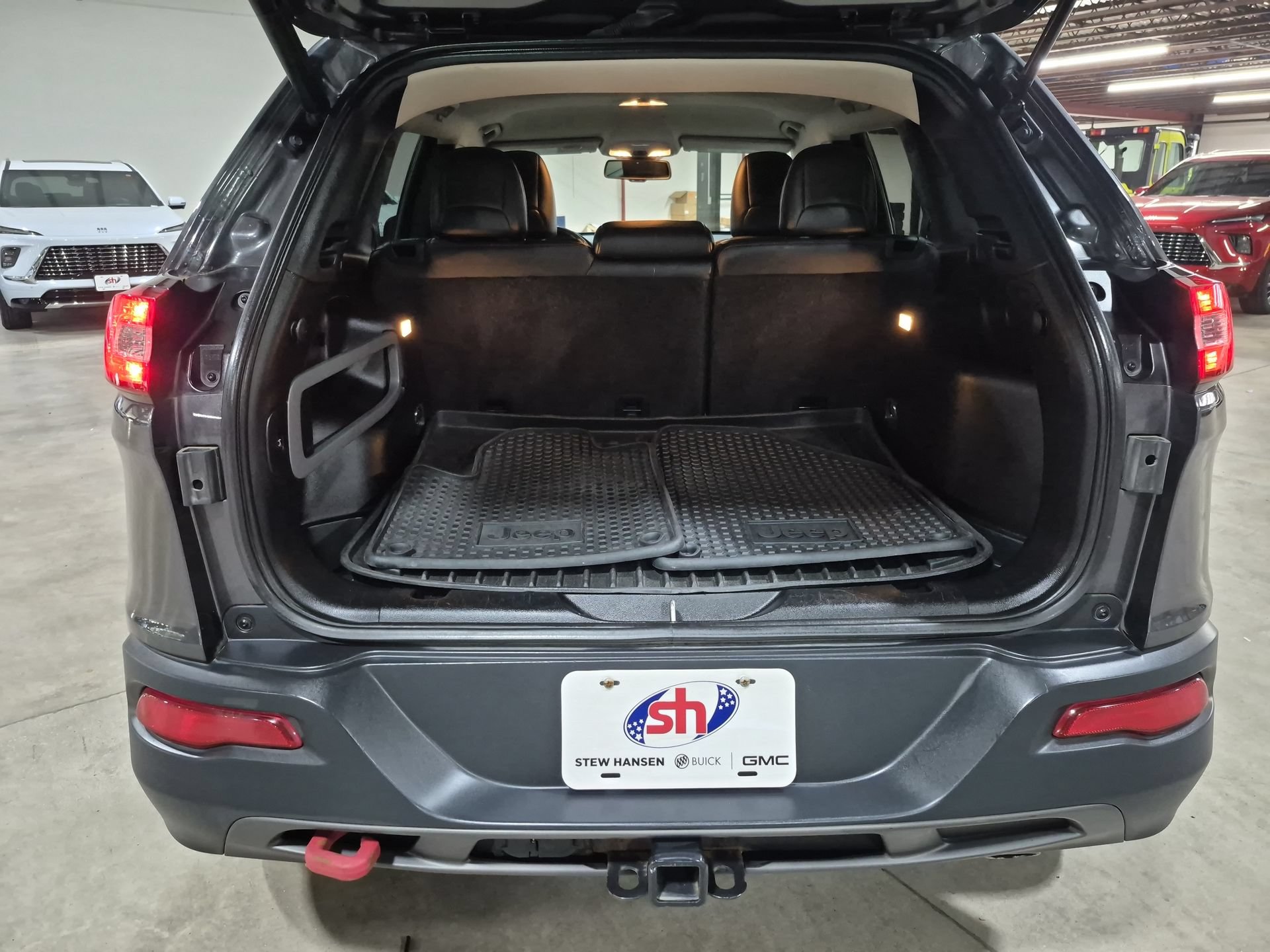 Used 2016 Jeep Cherokee Trailhawk w/ Comfort/Convenience Group AWD/4WD image 26