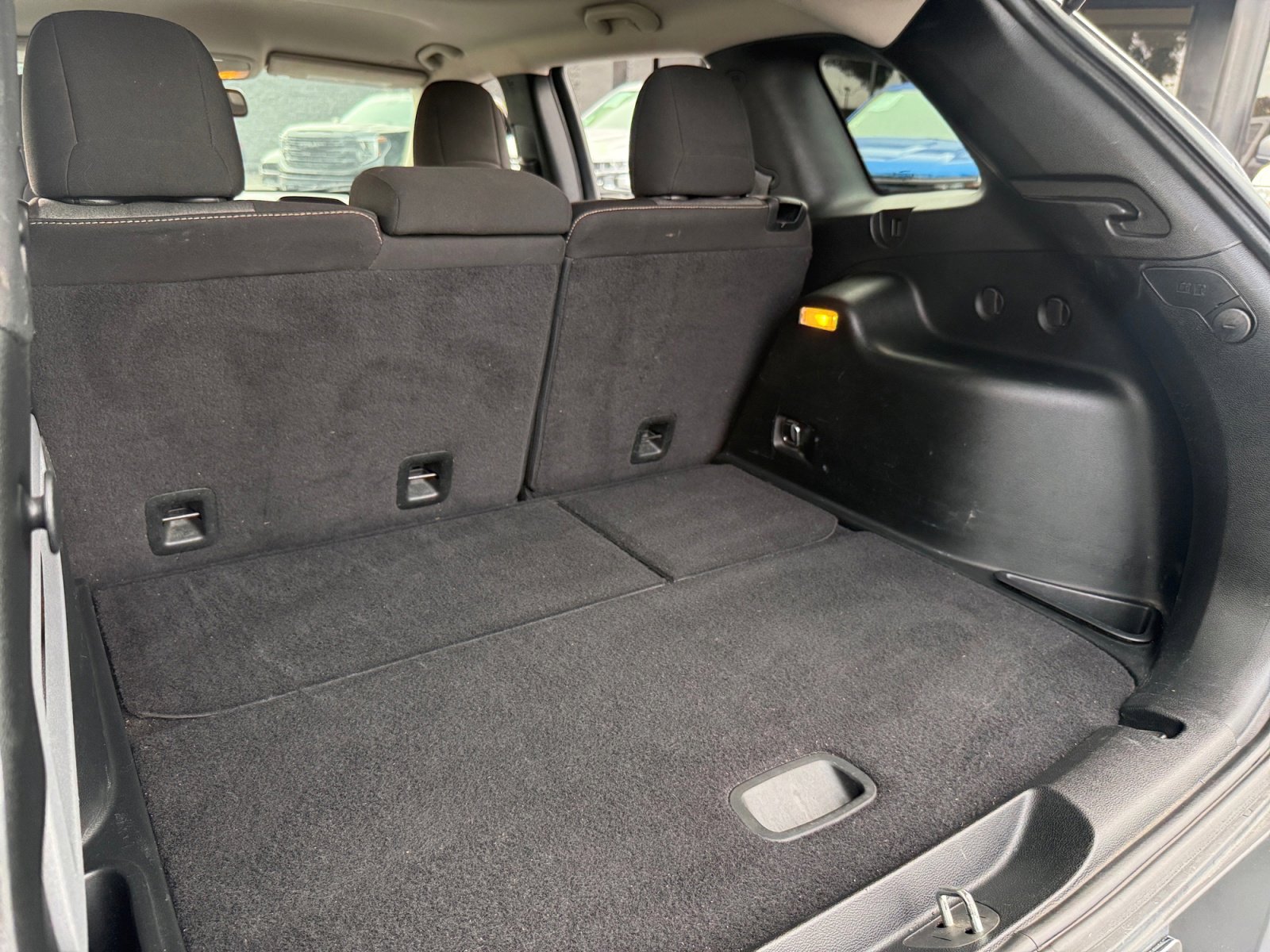 Used 2018 Jeep Cherokee Latitude w/ Altitude Package image 21