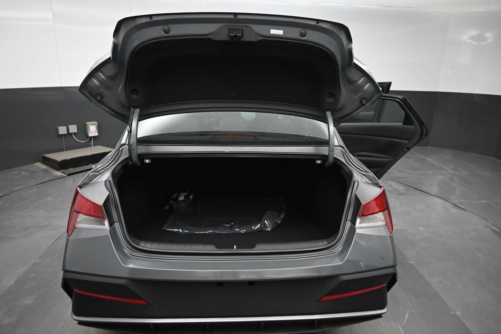 New 2026 Hyundai Elantra SEL Sport FWD image 13