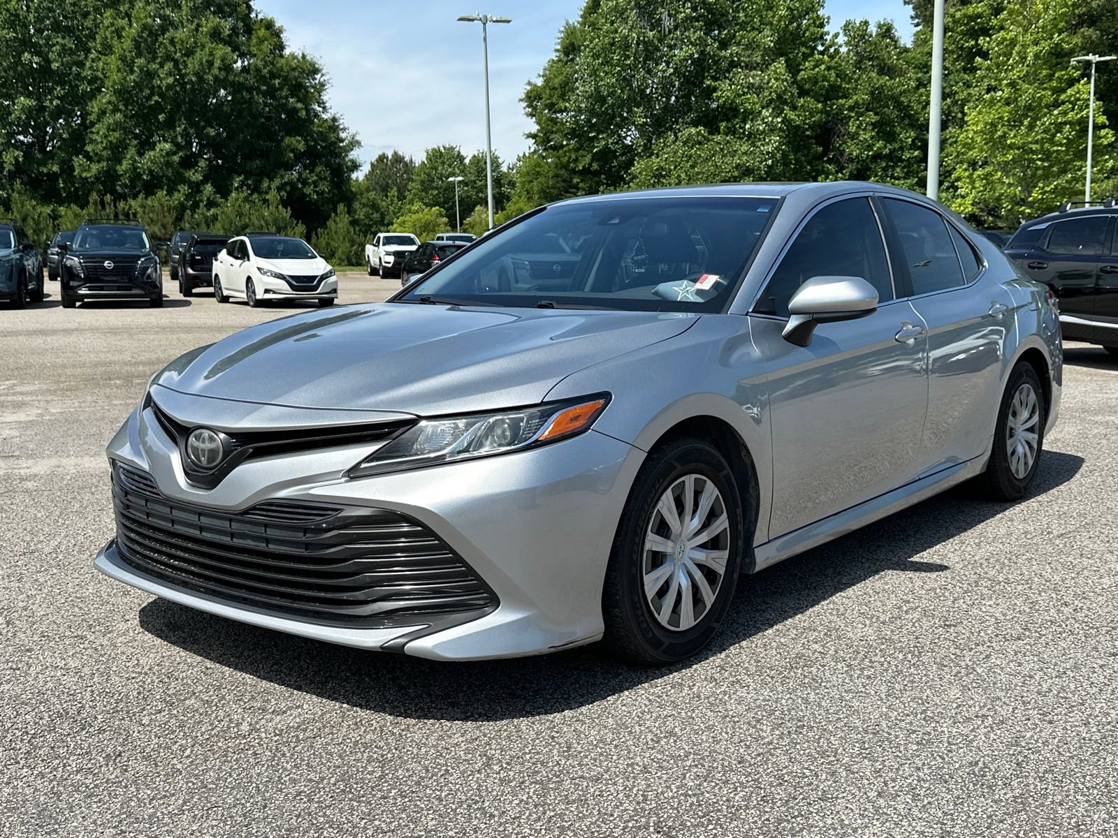 Used 2018 Toyota Camry FWD image 1