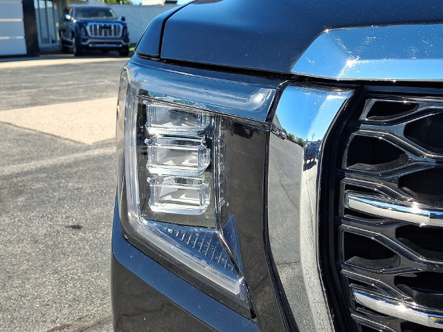 Certified 2024 GMC Yukon SLT w/ SLT Luxury Package AWD/4WD image 9