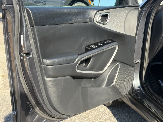 Used 2022 Kia Soul LX w/ Technology Package FWD image 12