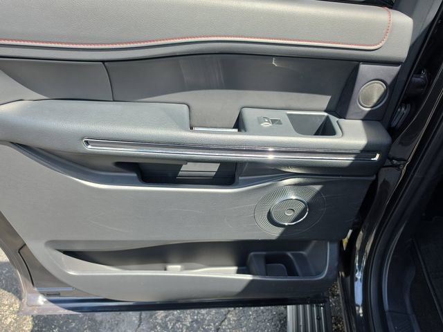 Used 2023 Ford Expedition Max Limited image 11