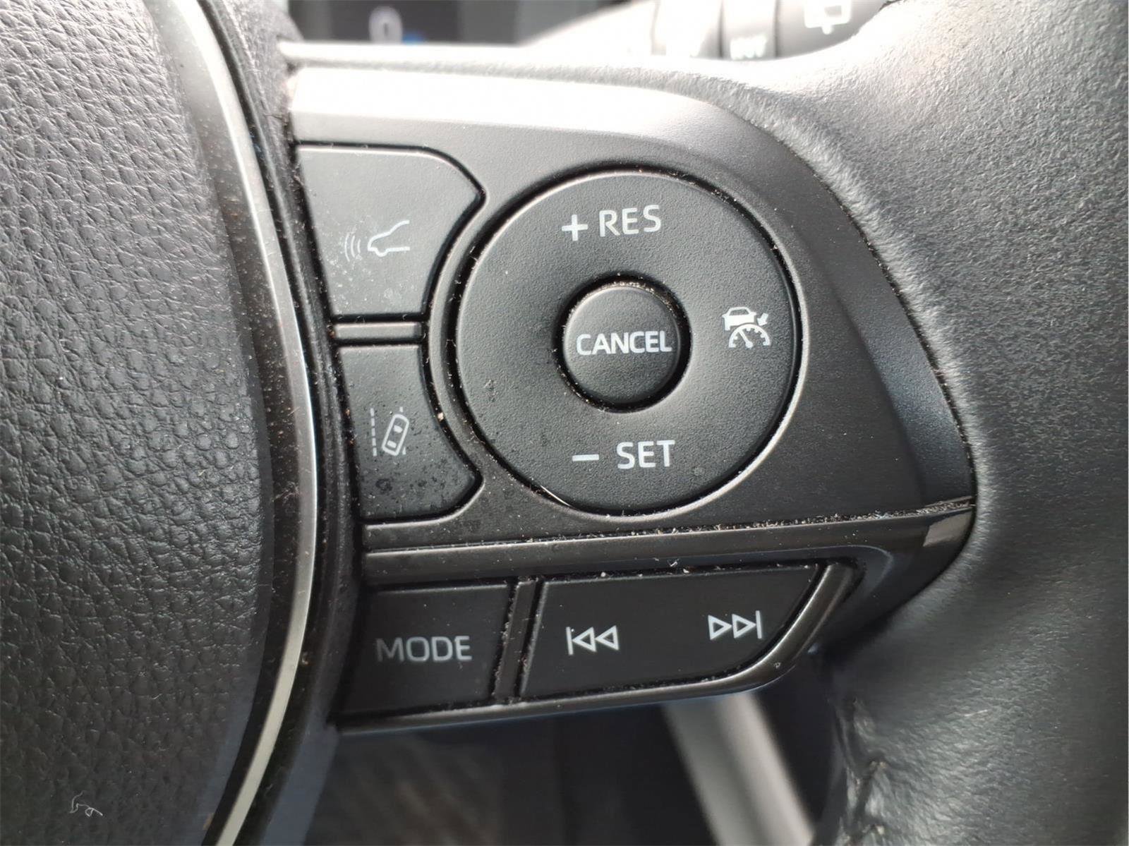 Used 2022 Toyota Corolla Cross LE image 21