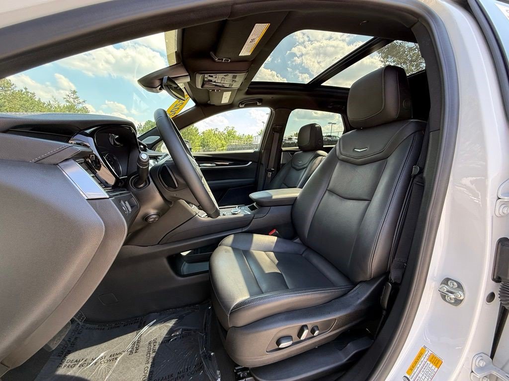 Certified 2025 Cadillac XT5 Premium Luxury AWD/4WD image 7