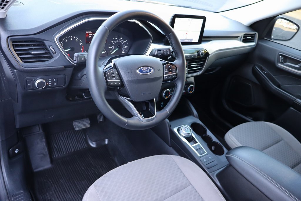 Used 2022 Ford Escape SE w/ SE Sport Appearance Package image 4