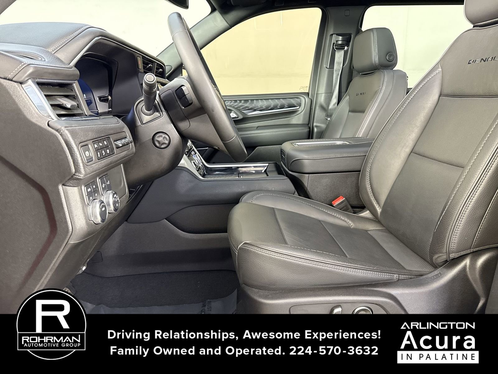 Used 2024 GMC Yukon XL Denali AWD/4WD image 5