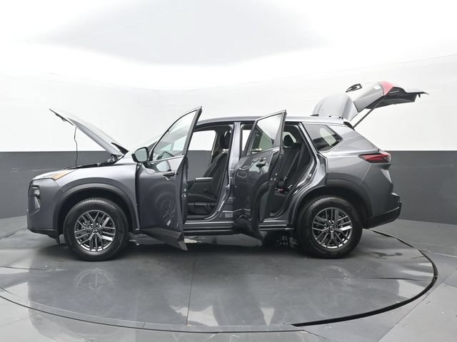 Used 2026 Nissan Rogue S FWD image 32
