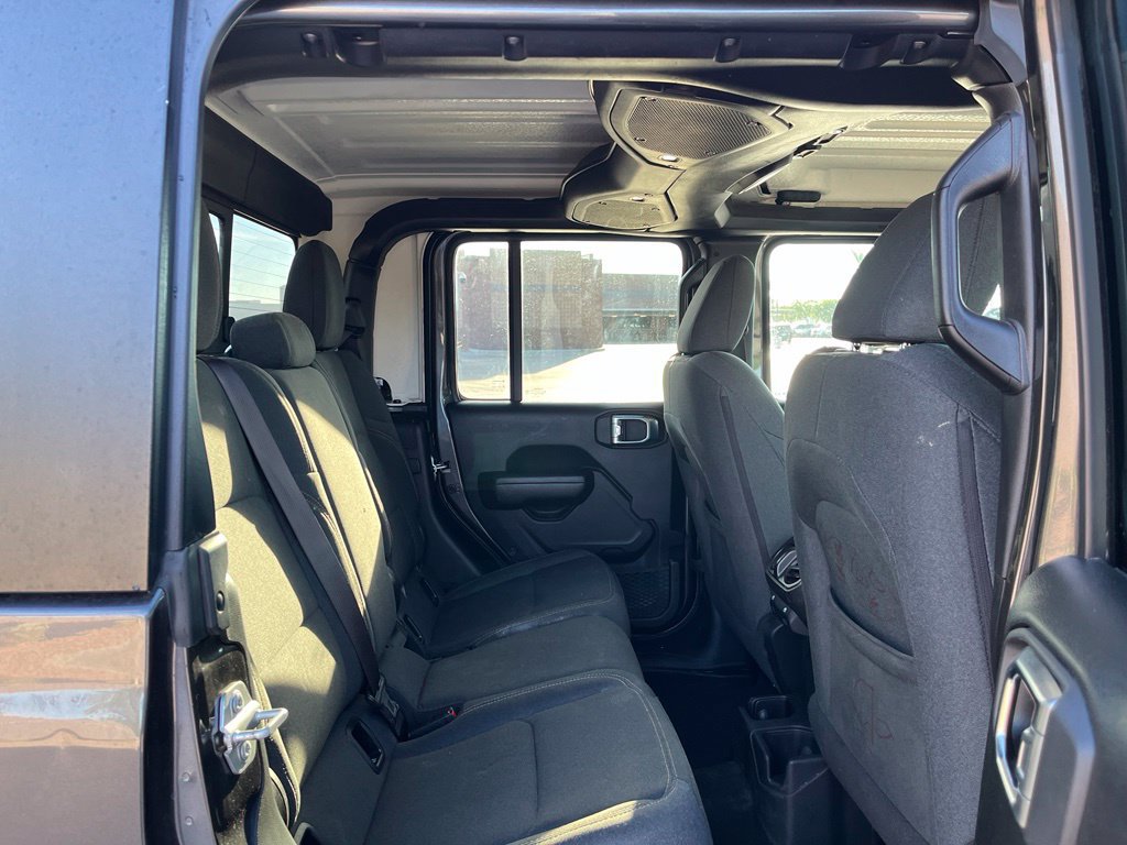 Used 2024 Jeep Gladiator Overland AWD/4WD image 16