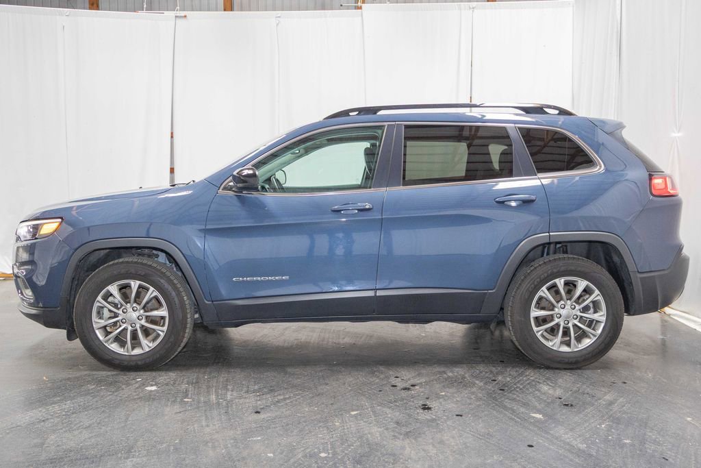 Used 2022 Jeep Cherokee Latitude Lux w/ Mopar Interior Package image 4