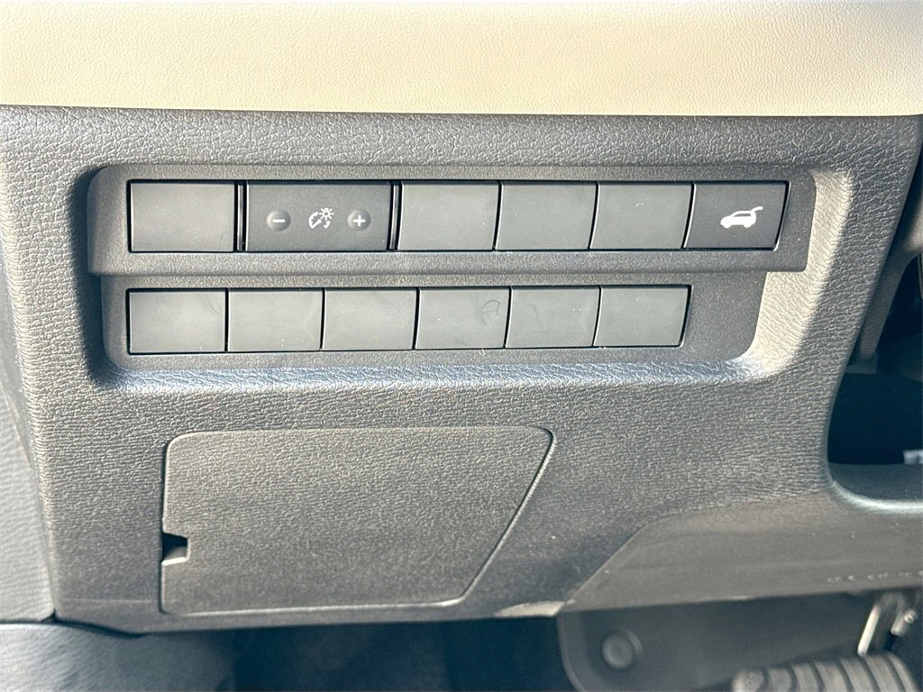 New 2025 Mitsubishi Outlander SE image 10