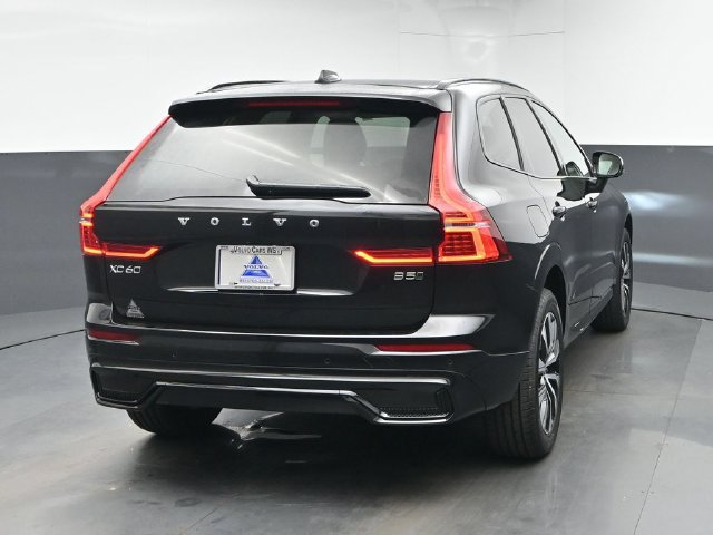 Used 2024 Volvo XC60 B5 Core w/ Climate Package AWD/4WD image 8