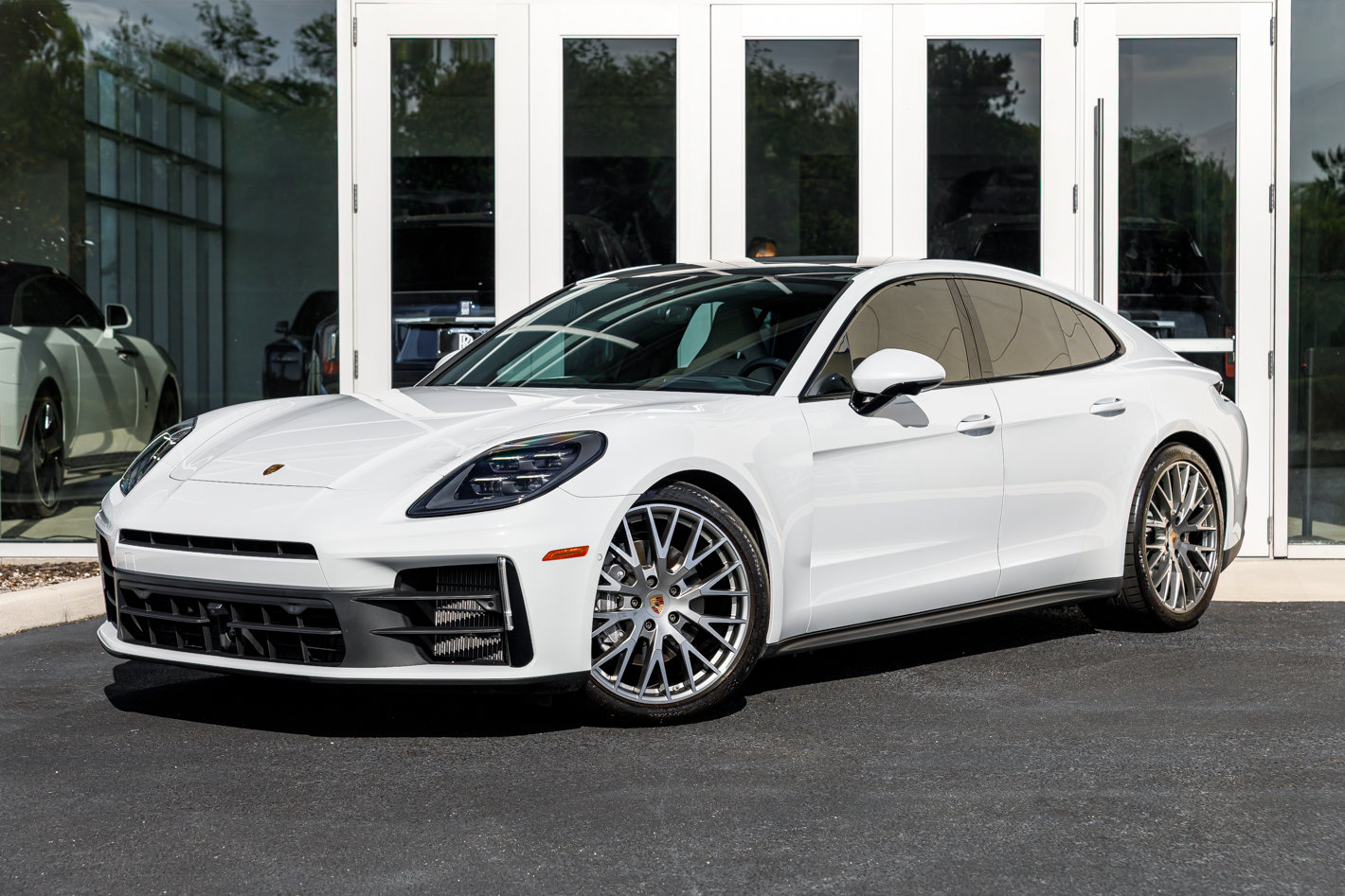 Used 2024 Porsche Panamera 4 image 1