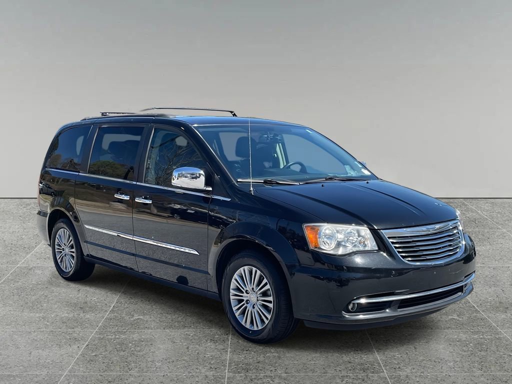 Used 2014 Chrysler Town & Country Touring-L w/ Driver Convenience Group image 7